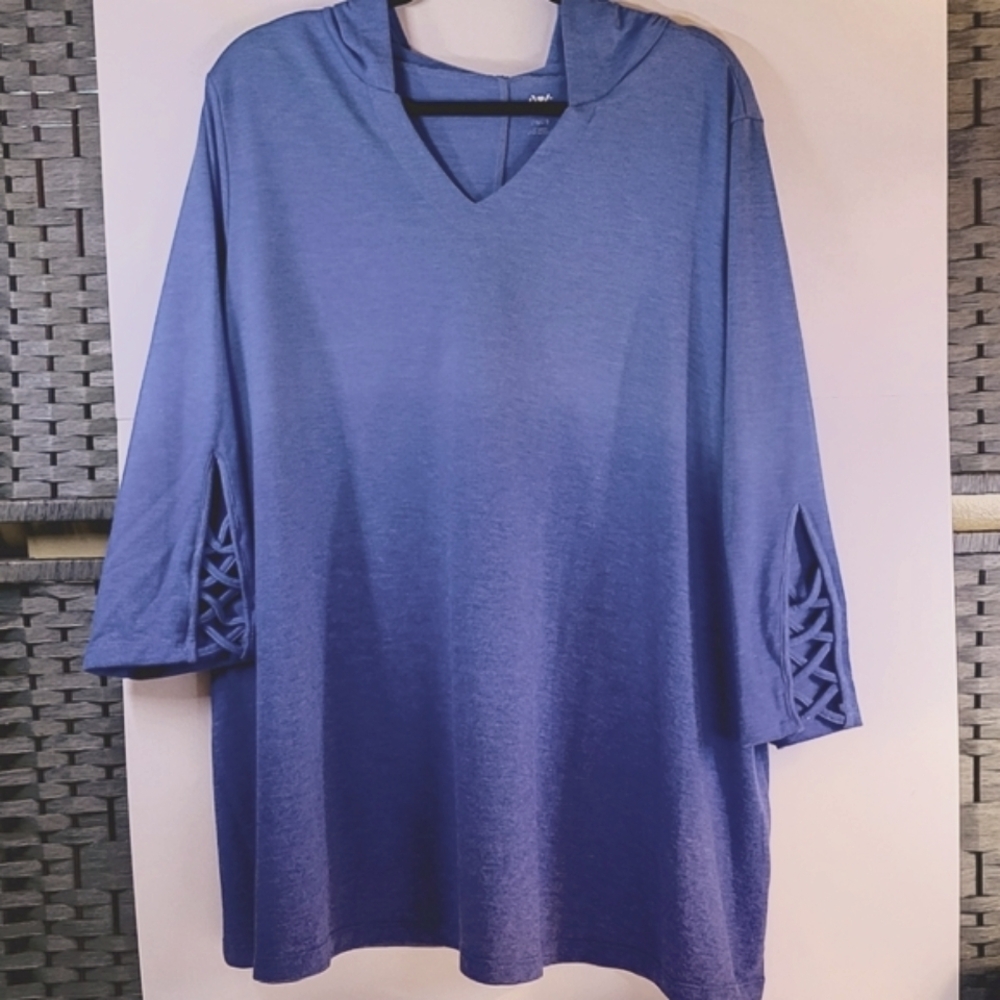 AVE Leisure size 26/28 gradient hooded v-neck blue top. Lattice work on sleeves.